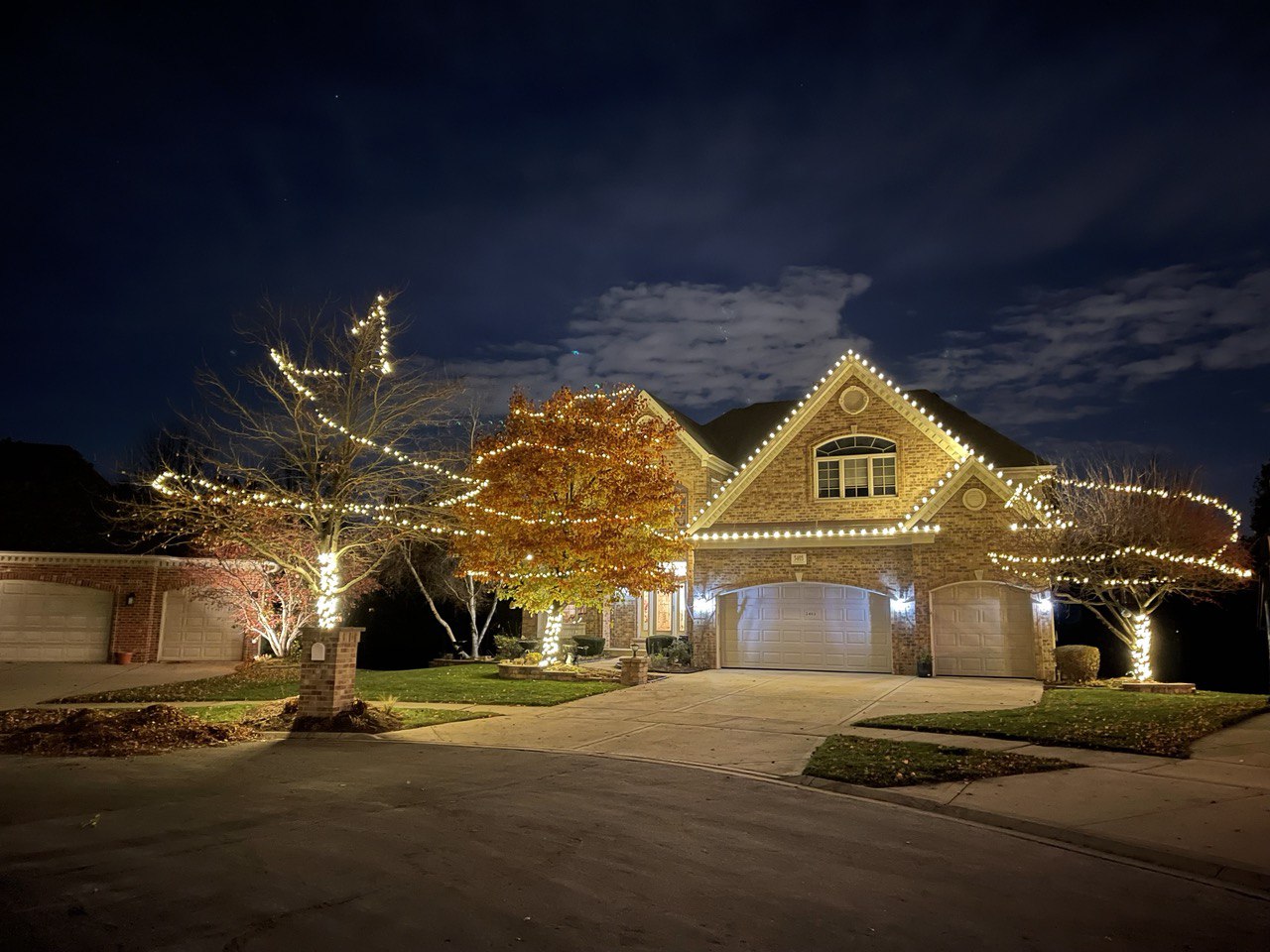 CHRISTMAS LIGHTS INSTALLATION Service